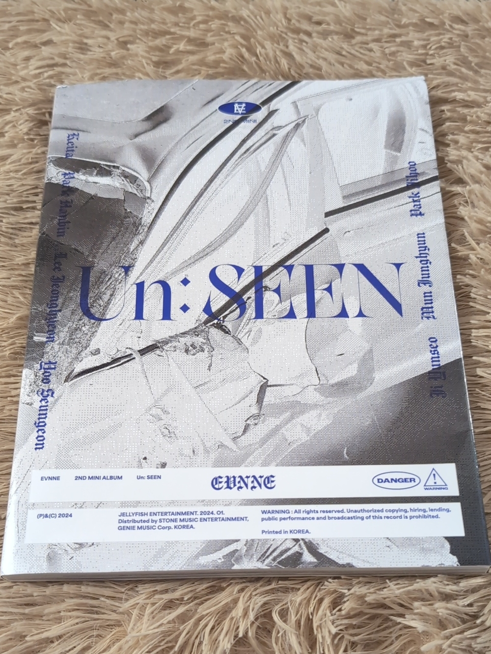 Un:SEEN 2nd Mini Album - Silver/Blue
